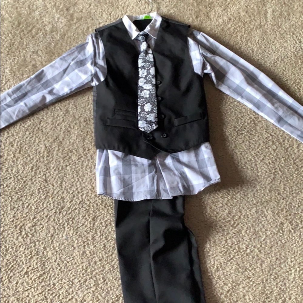 Boys used Dress Suits size:12